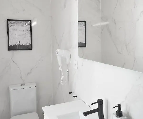 Brito Capelo 183 Guest house